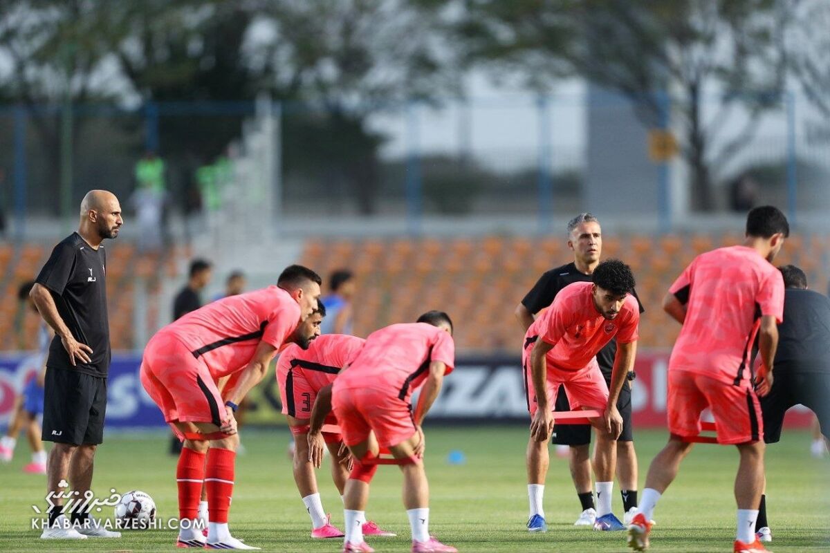 پرسپولیس با یک تغییر؛ سرگیف زوج علیپور شد، اورونوف نیمکتنشین ماند / پرسپولیس , استقلال خوزستان , لیگ برتر , مهدی تارتار , اورونوف