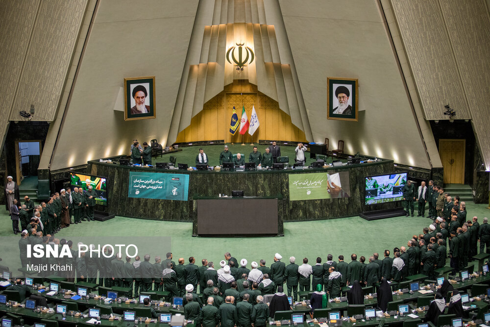 نامه نمایندگان مجلس به سران قوا درباره وضعیت بازار ارز/۵ محور انتظارات از سیاستگذار پولی / نمایندگان مجلس , سران قوا , بازار ارز , بانک مرکزی , سیاست پولی