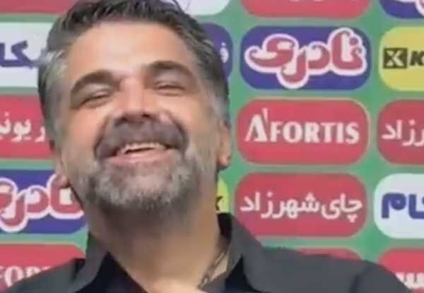 شوخی پیروز قربانی با آهنگ موبایل خبرنگار در کنفرانس خبری / پیروز قربانی , استقلال , هوادار , کنفرانس خبری , فوتبال ایران