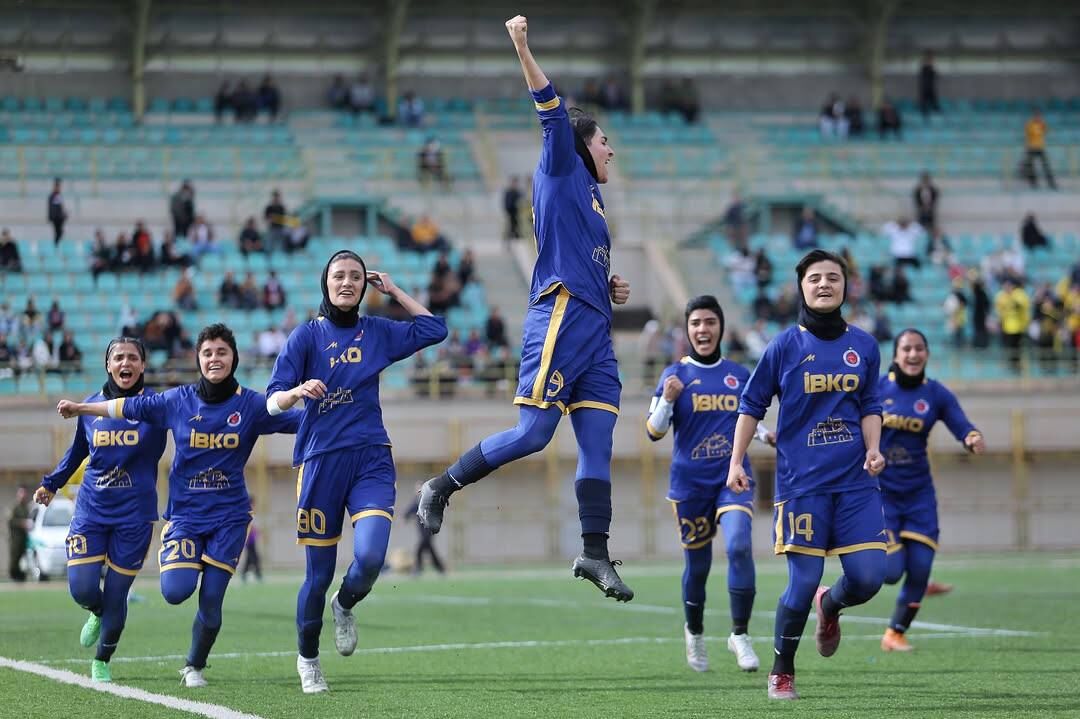 نبرد قهرمانان در بم؛ تقابل خاتون و استقلال در آستانه آغاز / فوتبال بانوان , استقلال , خاتون بم , لیگ برتر بانوان , مرضیه جعفری