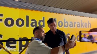 عکس یادگاری هواداران استقلال با باقری؛ حاشیه عجیب پس از دربی / دربی , استقلال , پرسپولیس , کریم باقری , لیگ برتر