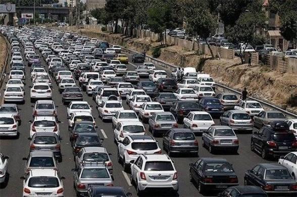 ممنوعیت تردد در آزادراه تهران-شمال و محور چالوس در مسیر جنوب به شمال؛ ترافیک سنگین در محورهای شمالی / وضعیت ترافیکی , محورهای شمالی , تردد خودرو , مرکز مدیریت راهها , ممنوعیت تردد