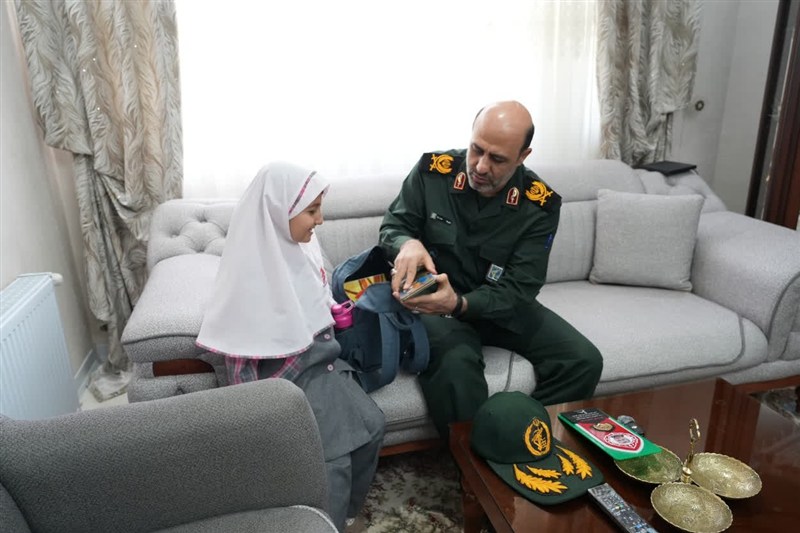 بدرقهای متفاوت؛ فرماندهای که جای خالی پدر را در اولین صبح مدرسه دید / اخبار البرز - اخبار استانها