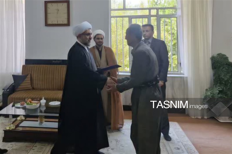 روایت ماندگار ایثار در خانه شهدا؛ مسئولان پای درد دل خانوادهها نشستند / اخبار کردستان - اخبار استانها