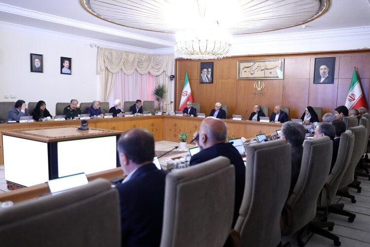 پزشکیان: بر صیانت از معیشت اقشار کمبرخوردار و اطلاعرسانی شفاف تأکید دارم / محمدباقر قالیباف , طرح بنزین , معیشت مردم , اطلاعرسانی شفاف , خودرو