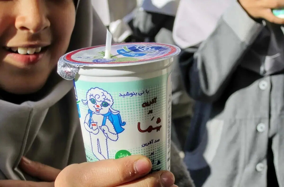 سردرگمی در اجرای طرح شیر مدارس؛ بودجه ۱۵ همتی ابلاغ شد اما قراردادی در کار نیست / شیر مدارس , وزارت آموزش و پرورش , صنایع لبنی , بودجه , قرارداد
