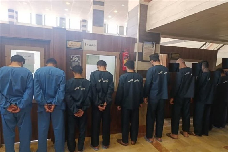کشف مشروبات الکلی در یک کافه یزد؛ 21 نفر بازداشت شدند / اخبار یزد - اخبار استانها