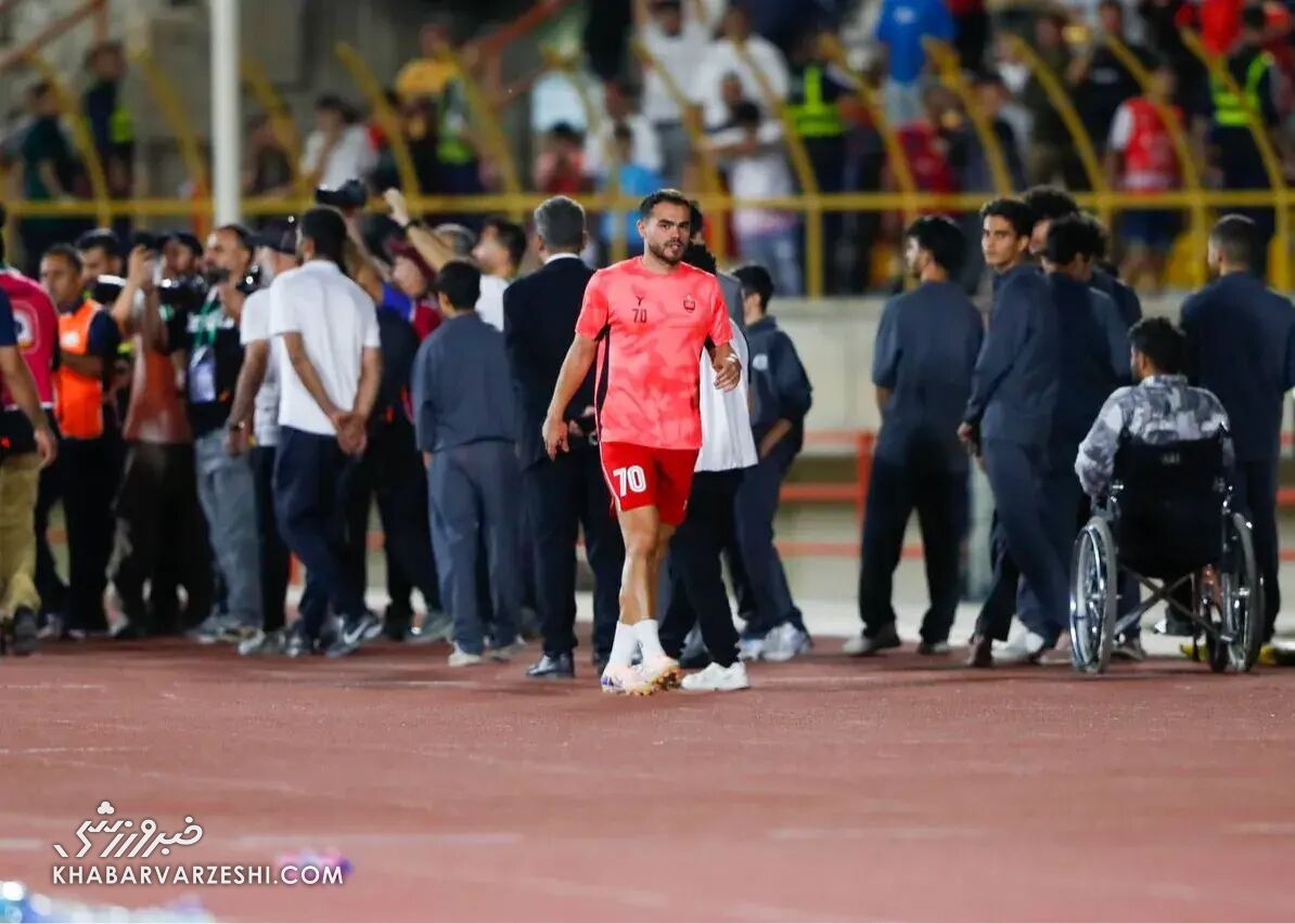اوستون اورونوف؛ هدف جدید تراکتور یا ماندگار در پرسپولیس؟ / اوستون اورونوف , پرسپولیس , تراکتور , نقل و انتقالات , فوتبال ایران