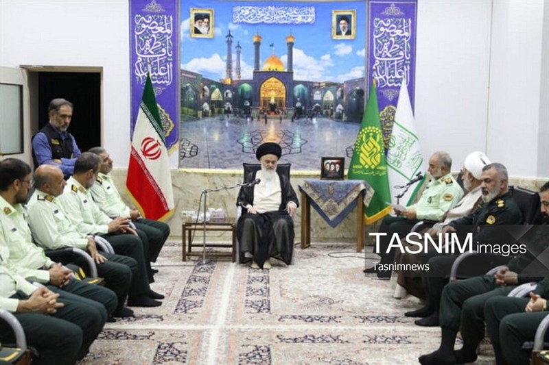 آیتالله حسینی بوشهری: مردم در کنار نیروهای انتظامی ایستادهاند / اخبار قم - اخبار استانها