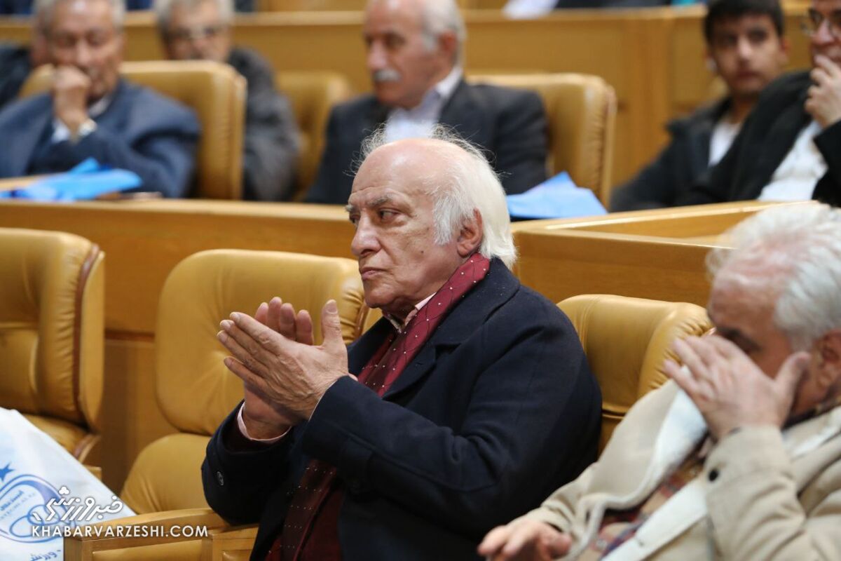 واکنش تند استقلالیها به ادعای رشوه سرمربی سابق ملوان؛ '۵۰ میلیون در سال ۸۱ ارزش قرارداد کل تیم ما بود!' / استقلال , ملوان بندرانزلی , محمد احمدزاده , نصرالله عبداللهی , رشوه