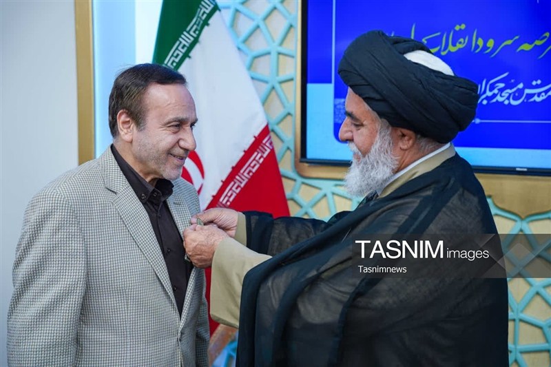 نشان خادمی مسجد جمکران بر سینه محمد گلریز نشست+ عکس / اخبار قم - اخبار استانها