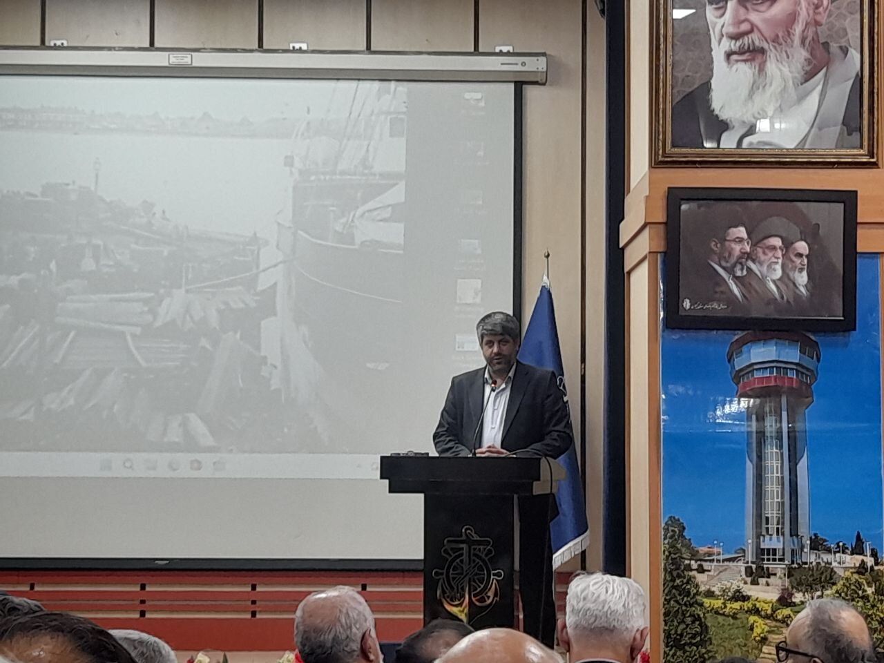 تشریح راهکارهای دولت برای پیروزی در جنگ اقتصادی با محوریت افزایش تجارت از بنادر شمالی / جنگ اقتصادی , تجارت , بنادر شمالی , اتاق بازرگانی , وزارت اقتصاد