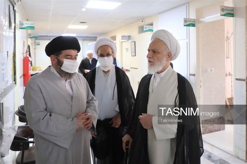 عیادت نماینده رهبر معظم انقلاب از آیتالله شبیریزنجانی / اخبار قم - اخبار استانها