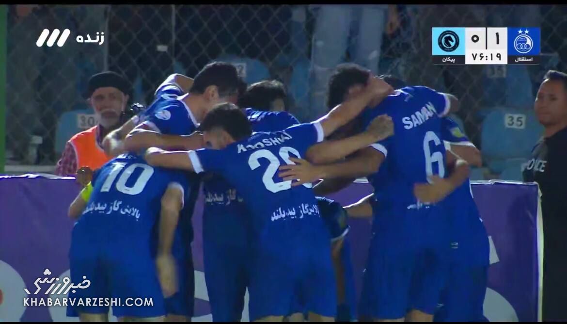 آسانی تکگل استقلال مقابل پیکان را از روی نقطه پنالتی به ثمر رساند / استقلال , پیکان , یاسر آسانی , پنالتی , لیگ برتر