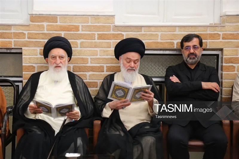 حضور علما ومسئولان در بیت آیتالله شبیری زنجانی برای ابراز همدردی+ عکس / اخبار قم - اخبار استانها