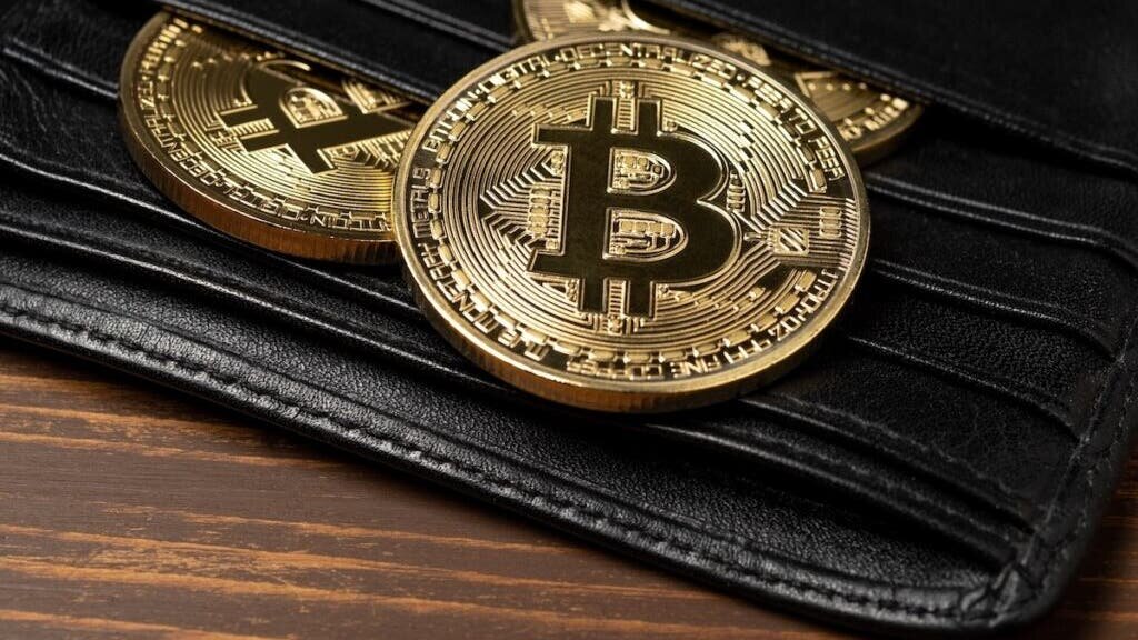 فعال شدن چهار کیف پول بیتکوین پس از سالها غیرفعال بودن / بیتکوین , کیف پول , ارز دیجیتال , فعالسازی , جابهجایی ارز