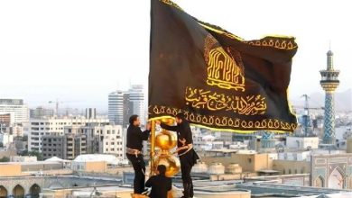 بیرق سیاه عزا بر گنبد امام رضا(ع)/ قم داغدار و مشهد صاحب عزا / اخبار خراسان رضوی - اخبار استانها