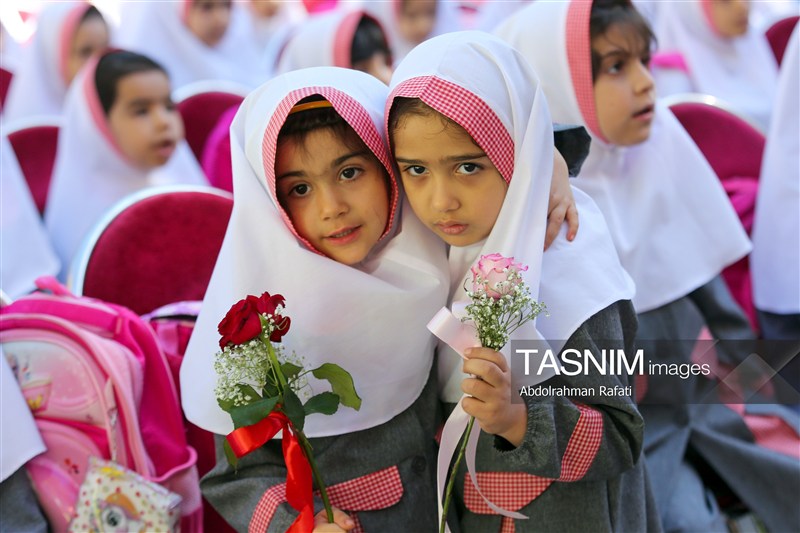 مشاور وزیر آموزش و پرورش: آینده ایران از نیمکتهای مدرسه ساخته میشود / اخبار کردستان - اخبار استانها
