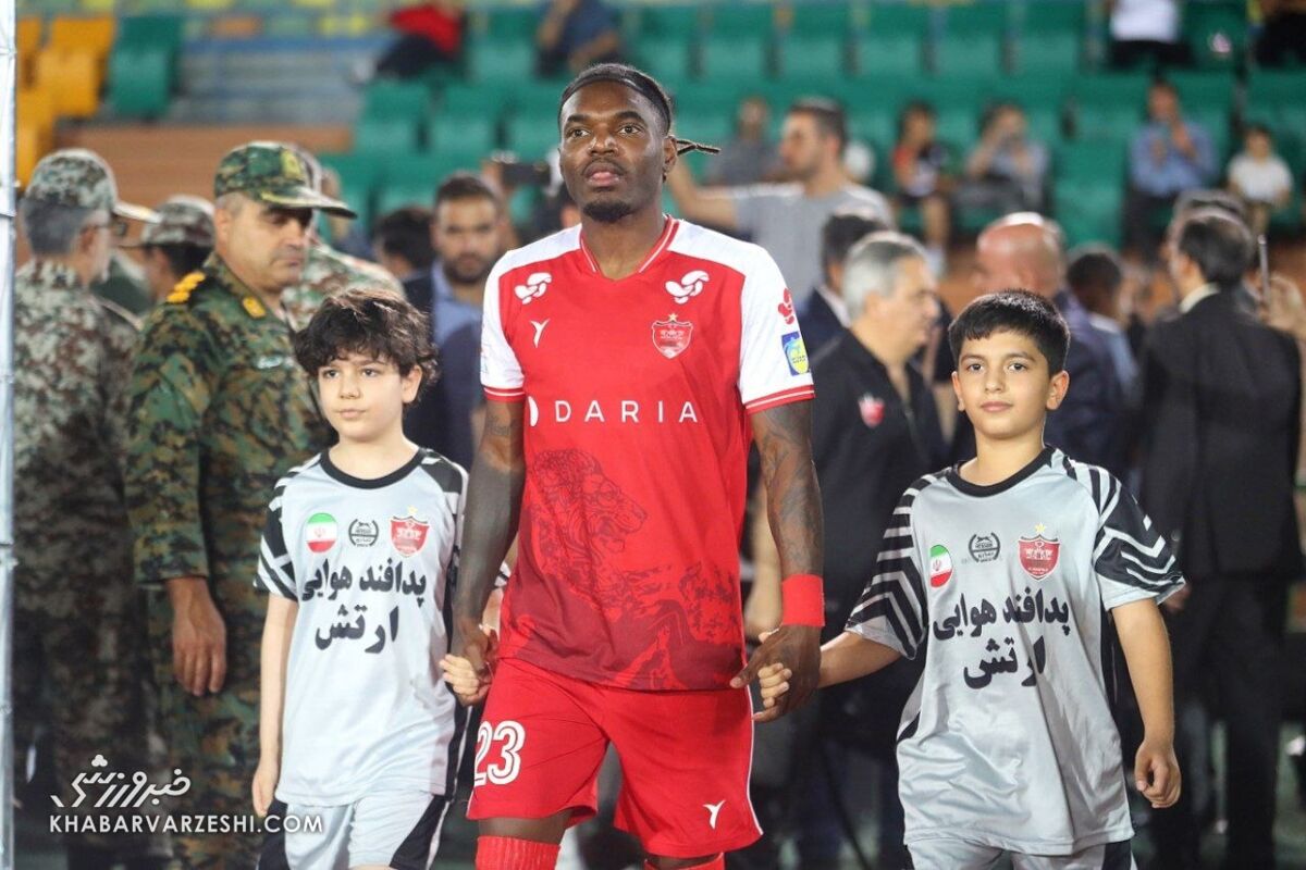 بیفوما: هدف ما قهرمانی در پرسپولیس است؛ با تمام وجود برای تیم تلاش میکنم / تیوی بیفوما , پرسپولیس , لیگ برتر , فوتبال ایران , مصاحبه
