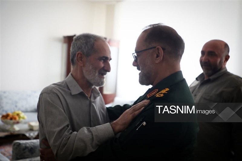 دیدار سردار رجبی با رزمنده پیشکسوت و جانباز سرافراز سنندجی+تصویر / اخبار کردستان - اخبار استانها
