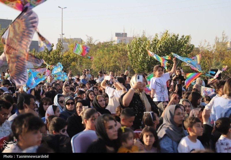 جشنواره بادبادک ها؛ آسمان بام همدان در دستان کودکان / اخبار همدان - اخبار استانها