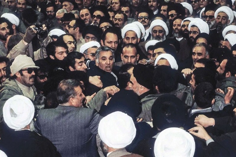خاطرات رهبر شهید از شب ورود امام خمینی (ره) به تهران / جدیدترین اخبار مرتبط با آیت الله امام خامنهای - اخبار حوزه امام و رهبری