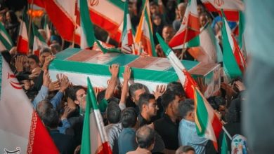 اعطای دانشنامه افتخاری به خانواده پنج دانشجوی شهید جنگ رمضان / اخبار سیاسی روز , اخبار حوزه علمیه و دانشگاه