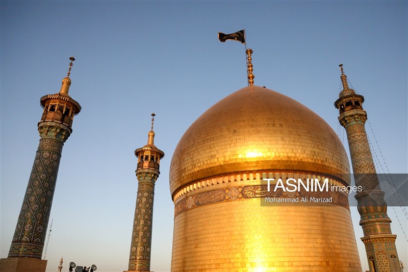 اهتزاز پرچم عزا بر گنبد منور حضرت فاطمه معصومه(س)+ عکس / اخبار قم - اخبار استانها
