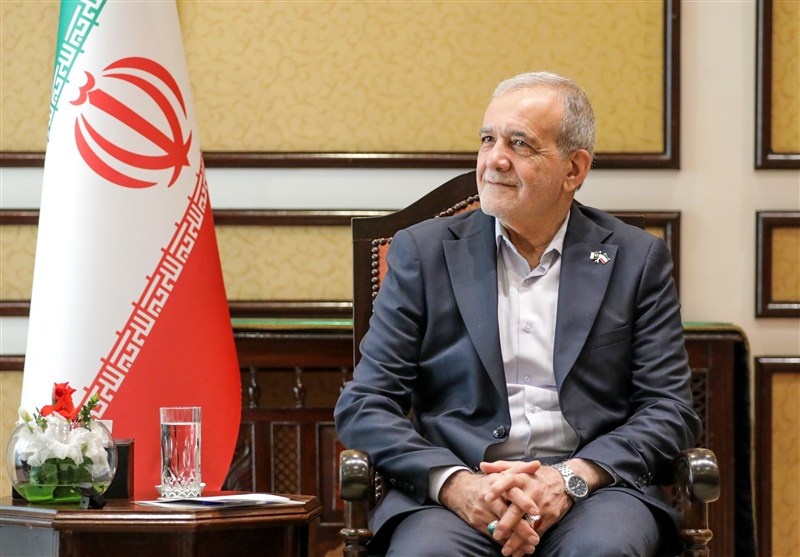 ببینید|پزشکیان از نمایشگاه نقاشی فرشتههای میناب در دهلینو بازدید کرد / اخبار سیاسی روز , اخبار دولت