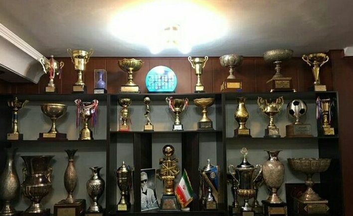 پاسخ پیشکسوت استقلال به اظهارات جنجالی مالک تراکتور: جامهای استقلال را از نزدیک ببینید / استقلال , محمدرضا زنوزی , علی چینی , تراکتور , جام قهرمانی