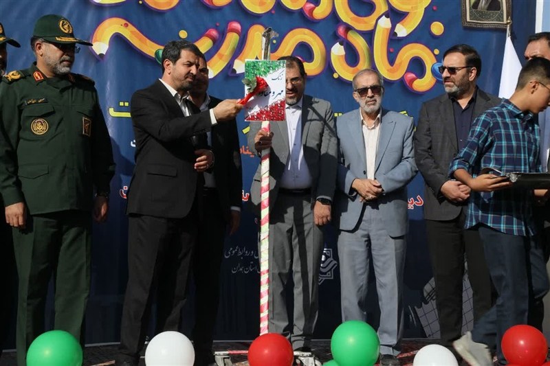 زنگ «بازگشایی و مقاومت» در مدارس همدان نواخته شد / اخبار همدان - اخبار استانها