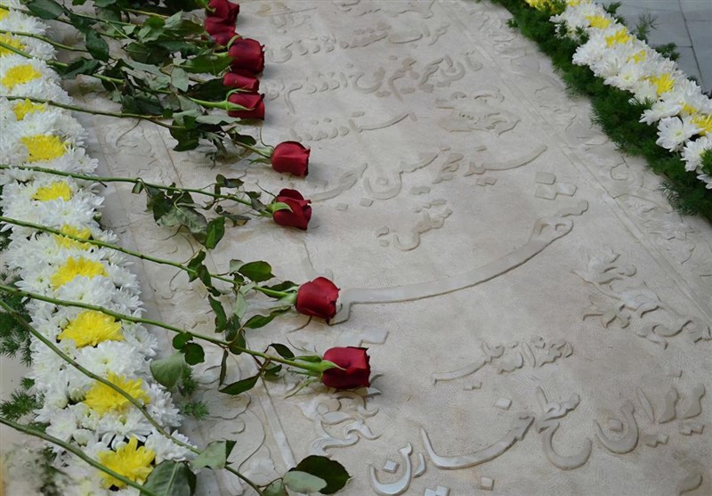 آیین گلباران مزار استاد شهریار برگزار شد / اخبار آذربایجان شرقی - اخبار استانها