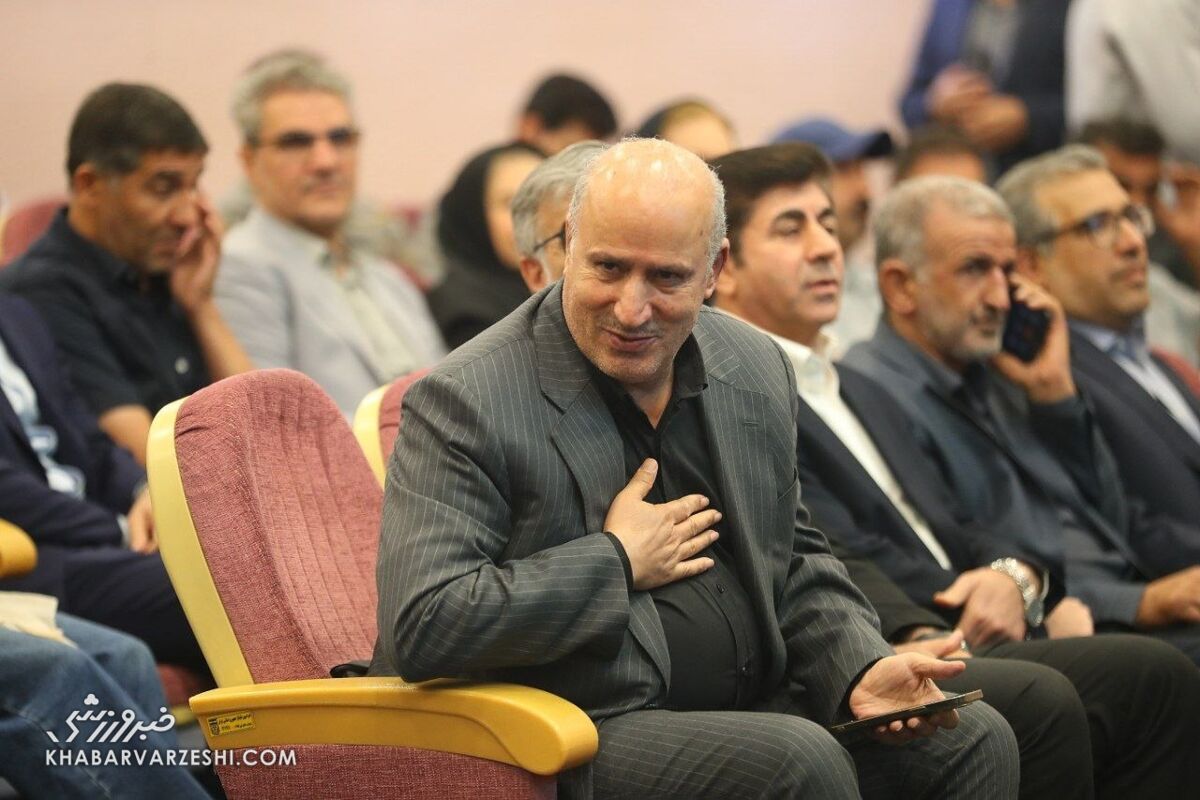 چرا فدراسیون فوتبال در برابر انتقادها موضع انفعالی اتخاذ کرد؟ / مهدی تاج , علیرضا دبیر , فدراسیون فوتبال , فدراسیون کشتی , مدیریت ورزشی