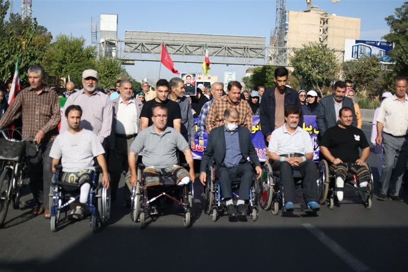 همایش پیادهروی خانوادگی روز کرج با رنگوبوی ایثار و شهادت / اخبار البرز - اخبار استانها