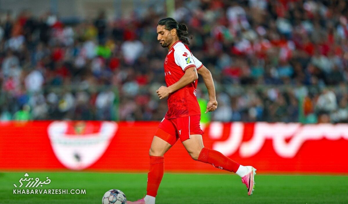 عملکرد پرحاشیه مدافع جوان پرسپولیس؛ از فیکس تا نیمکت در یک چشم بر هم زدن / پرسپولیس , مهدی تارتار , محمد ابرقویی , خط دفاعی , لیگ برتر