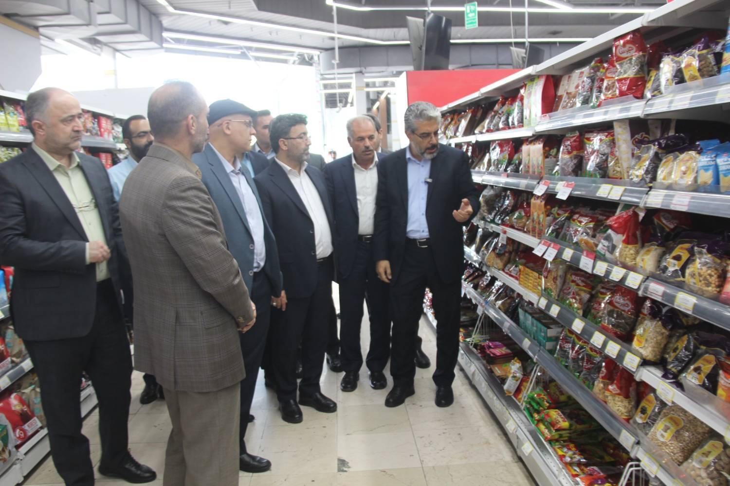 بازدید میدانی مسئولان سازمان حمایت از فروشگاه زنجیرهای شهروند؛ عدم مشاهده تخلف در قیمتگذاری / سازمان حمایت مصرفکنندگان و تولیدکنندگان , فروشگاه شهروند , نظارت بر قیمت , تأمین کالا , حقوق مصرفکنندگان