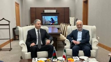 مومنی در بدو ورود به باکو: توسعه روابط با همسایگان اولویت ایران است / اخبار سیاسی روز , اخبار سیاست خارجی