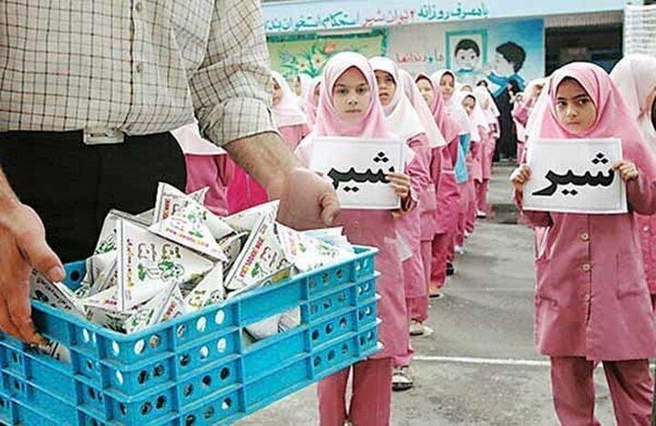 تأکید بر ضرورت اجرایی شدن طرح توزیع شیر مدارس با وجود تخصیص ۱۵ همت اعتبار / شیر مدارس , فرآوردههای لبنی , سلامت دانشآموزان , پوکی استخوان , تغذیه کودکان