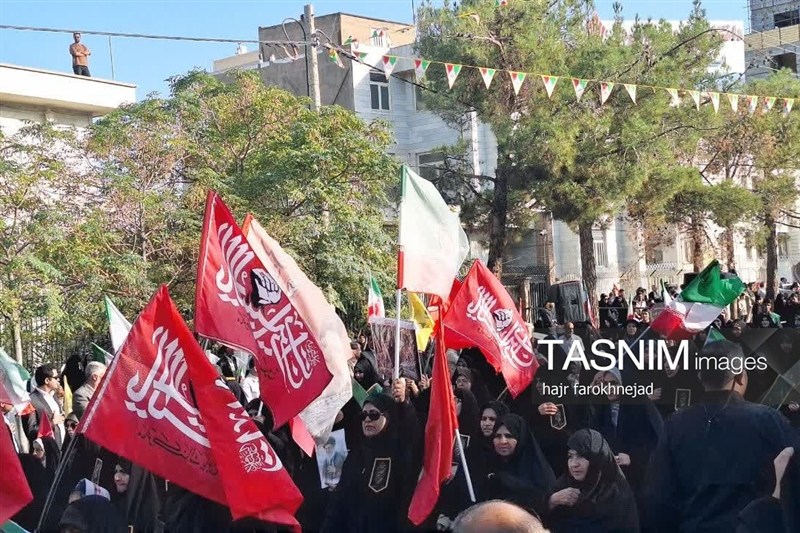 سیل خروشان جانفدایان در بیرجند؛ اجتماع 30 هزار نفری در قلب کویر+عکس / اخبار خراسان جنوبی - اخبار استانها