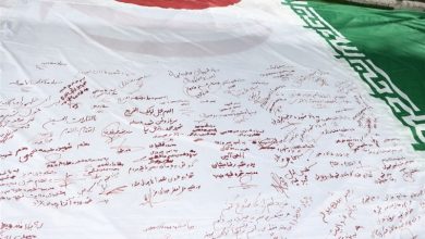 اهتزاز پرچم مزین به امضای مادران شهدای میناب در شریف / اخبار سیاسی روز , اخبار حوزه علمیه و دانشگاه