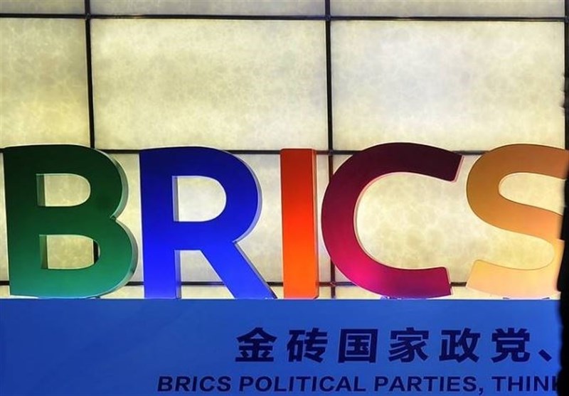 מומחה סיני: BRICS יכול לשחק תפקיד חשוב בהפעלת לחץ על אמריקה