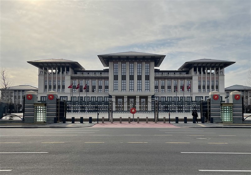 מותח ביקורת על הפזרנות והתקציב האסטרונומי של הנשיאות הטורקית