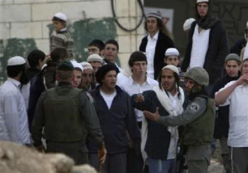 עיתון סעודי: השלטונות הציוניים משתמשים במתנחלים כמגן אנושי / הניסיון של ישראל לפתור את בעיית האוכלוסין לא צלח