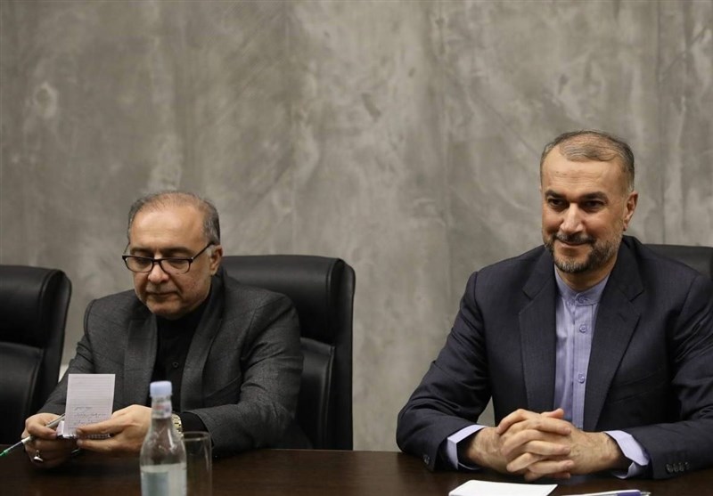 פגישה של אמיר עבדאללהיאן עם מזכיר המועצה העליונה לביטחון לאומי של ארמניה