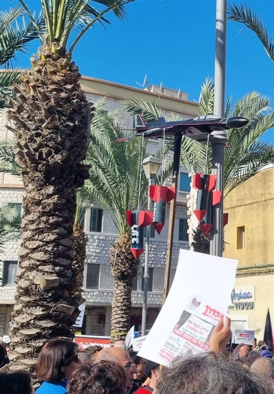 ההפגנה נגד המלחמה בחיפה הפכה לאלימה/ הסכסוך בין מתנגדי מלחמה לימנים קיצוניים