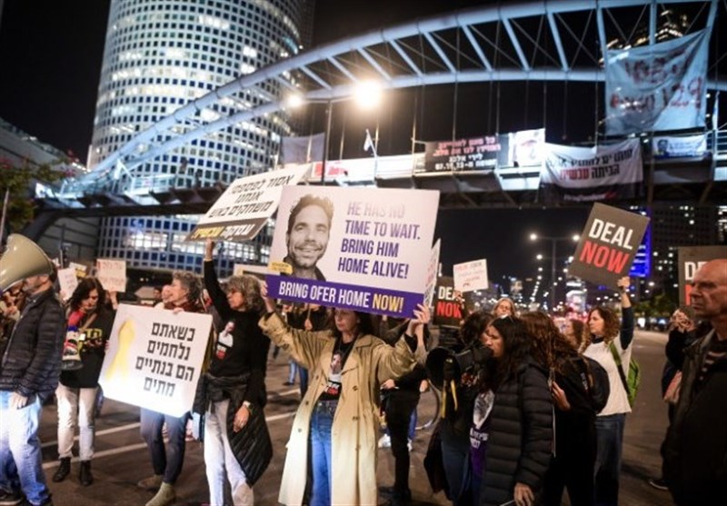 יושבים קרובי אסירים ציוניים מול מעונו של נתניהו + סרטון