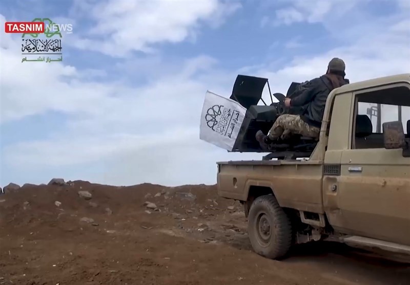 מקורות מקומיים באידליב: טילים איראניים פגעו במפקדת תחריר א-שאם ואל-טורקסטאני.