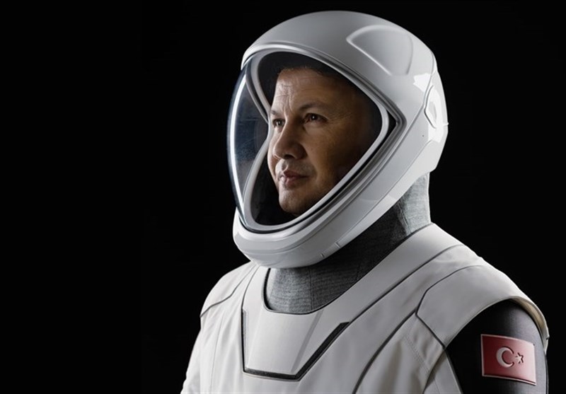 שוליים פוליטיים של שליחת הטייס הטורקי לחלל