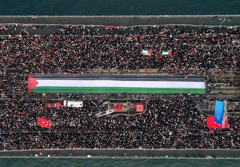 תפקידה של טורקיה בבית המשפט בהאג נגד המשטר הציוני; מתאר את הפשעים בעזה