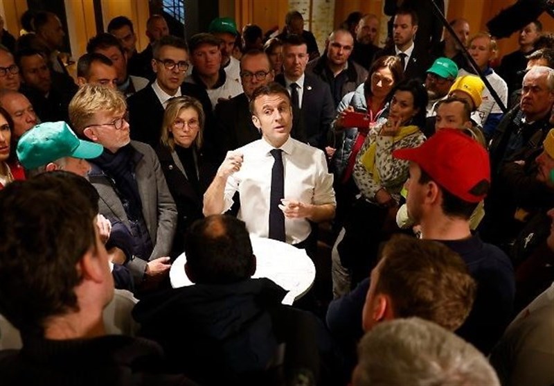 חקלאים צרפתים זועמים דרשו את התפטרותו של מקרון